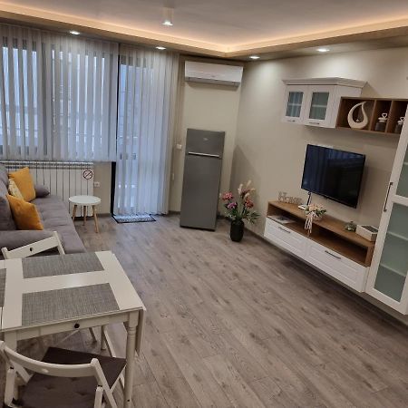 Flowers Apartment Добрич Екстериор снимка