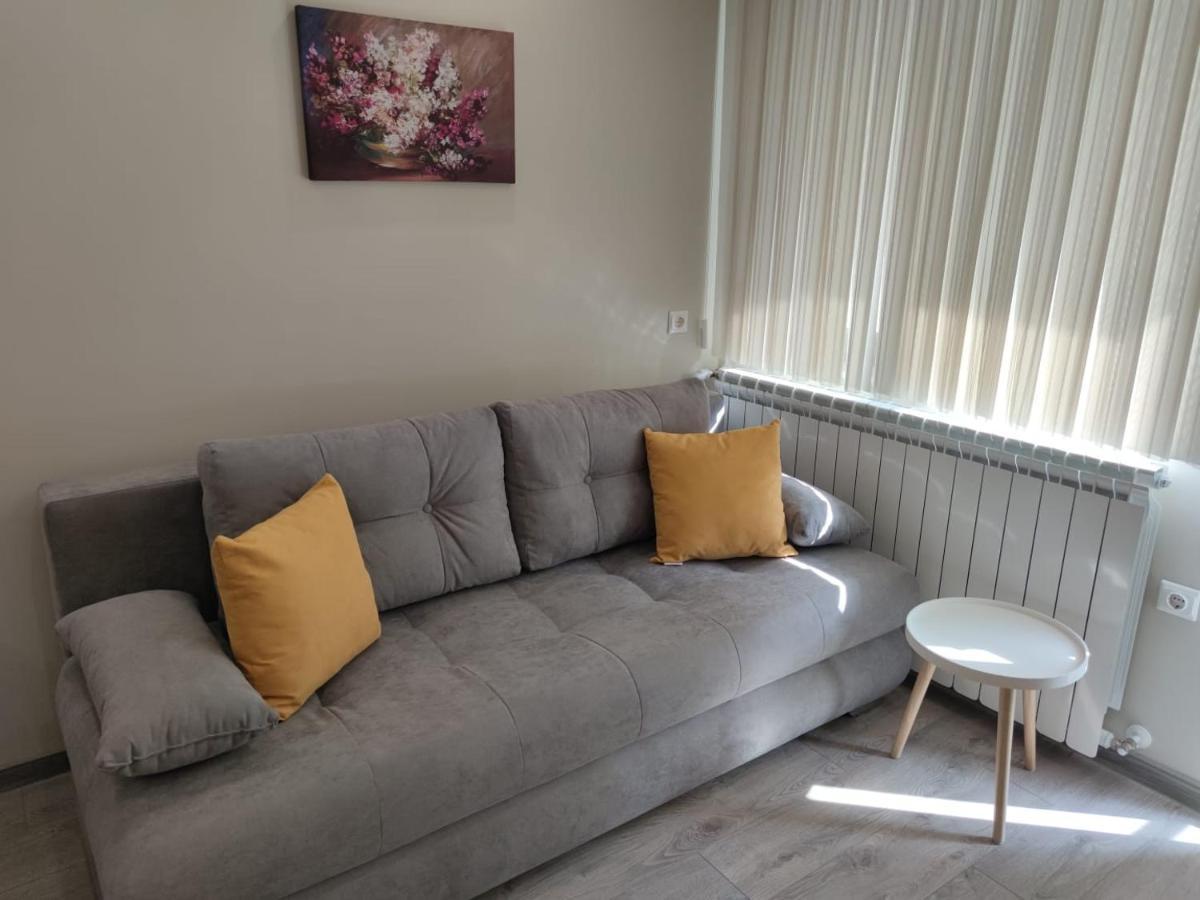Flowers Apartment Добрич Екстериор снимка