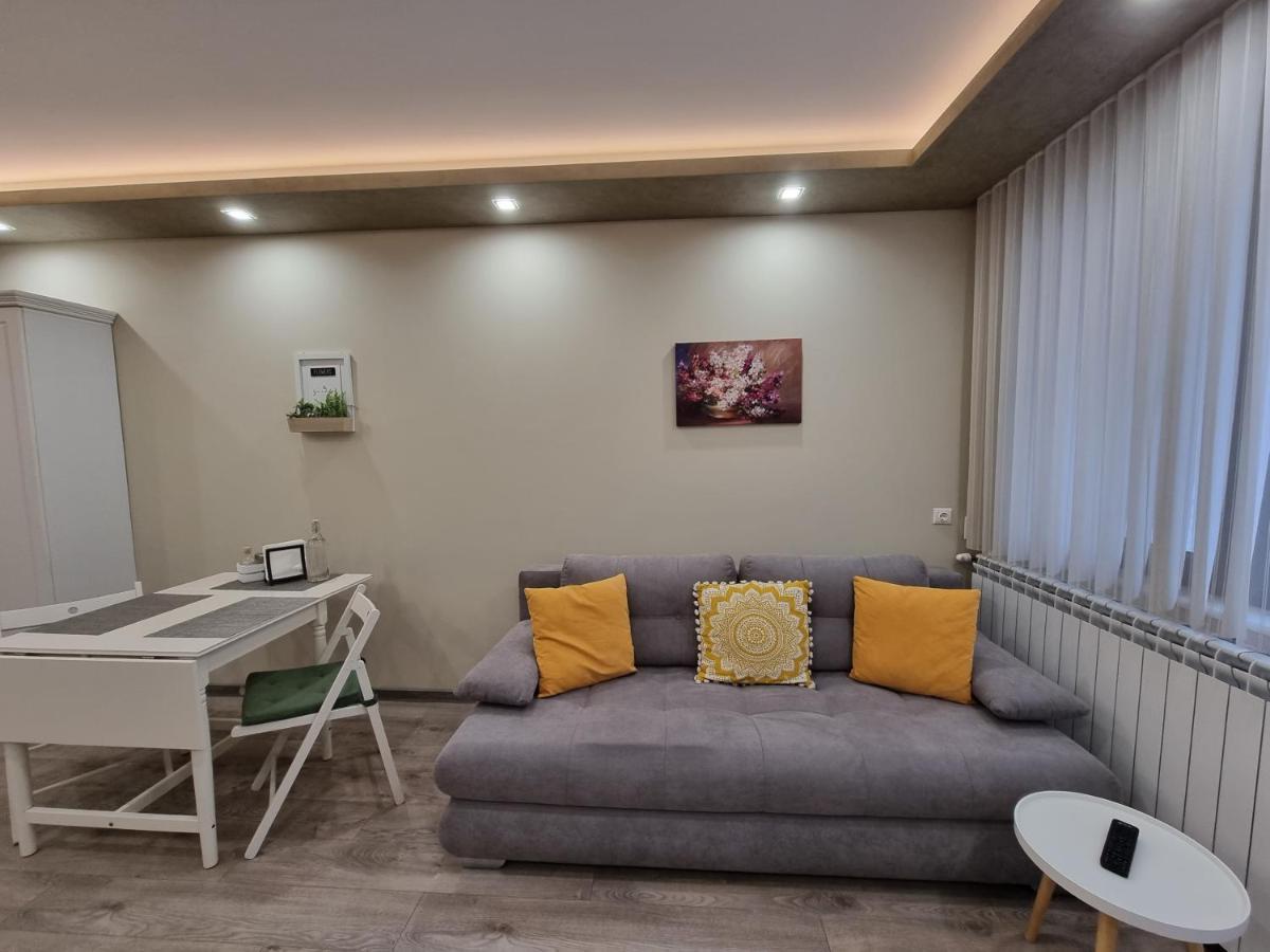 Flowers Apartment Добрич Екстериор снимка
